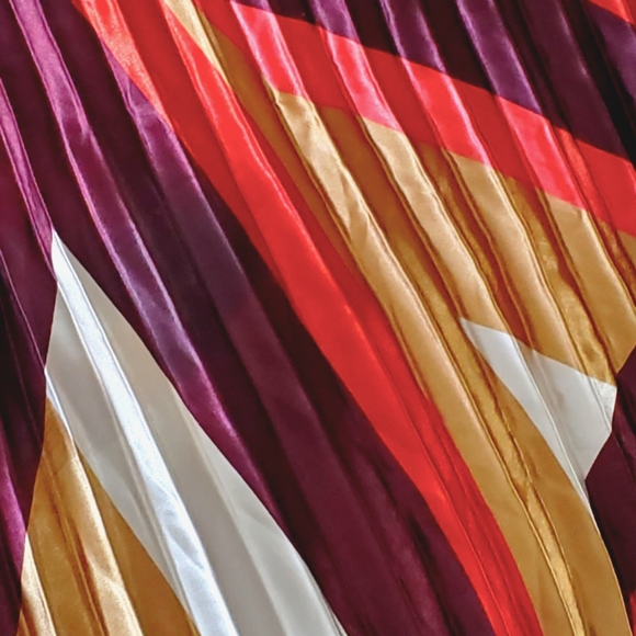 Truth NYC Pleated Smooth Maxi Skirt - Picture 2 of 10